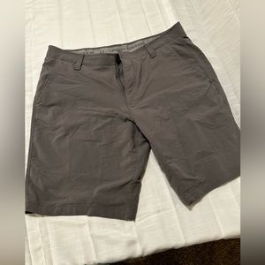 Men’s Under Armour golf shorts | 36